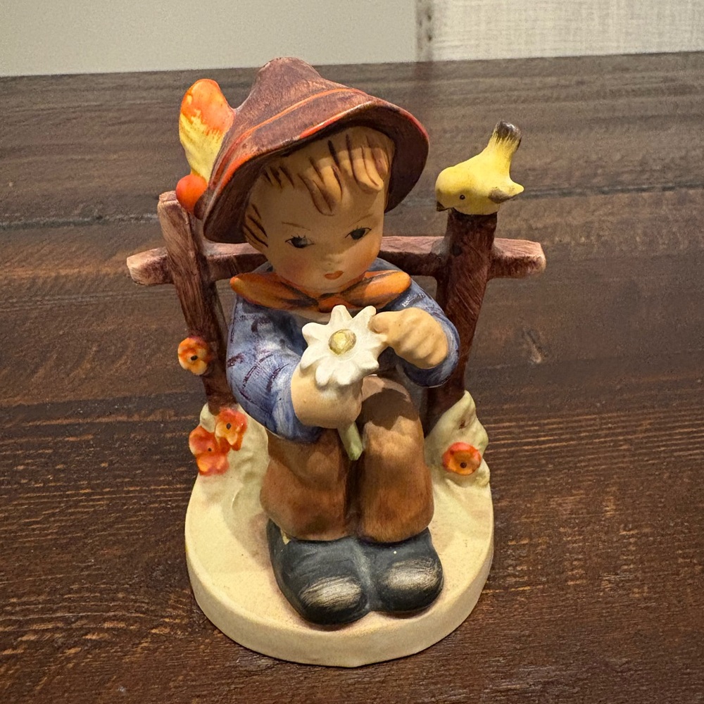 She Loves Me She Loves Me Not Hummel